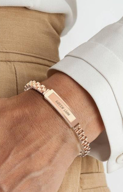 Smart Bracelet by Green Lion displaying notifications and fitness metrics.
