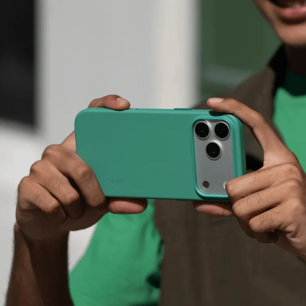 MOFT Snap Case for iPhone 17 series with MagSafe support
