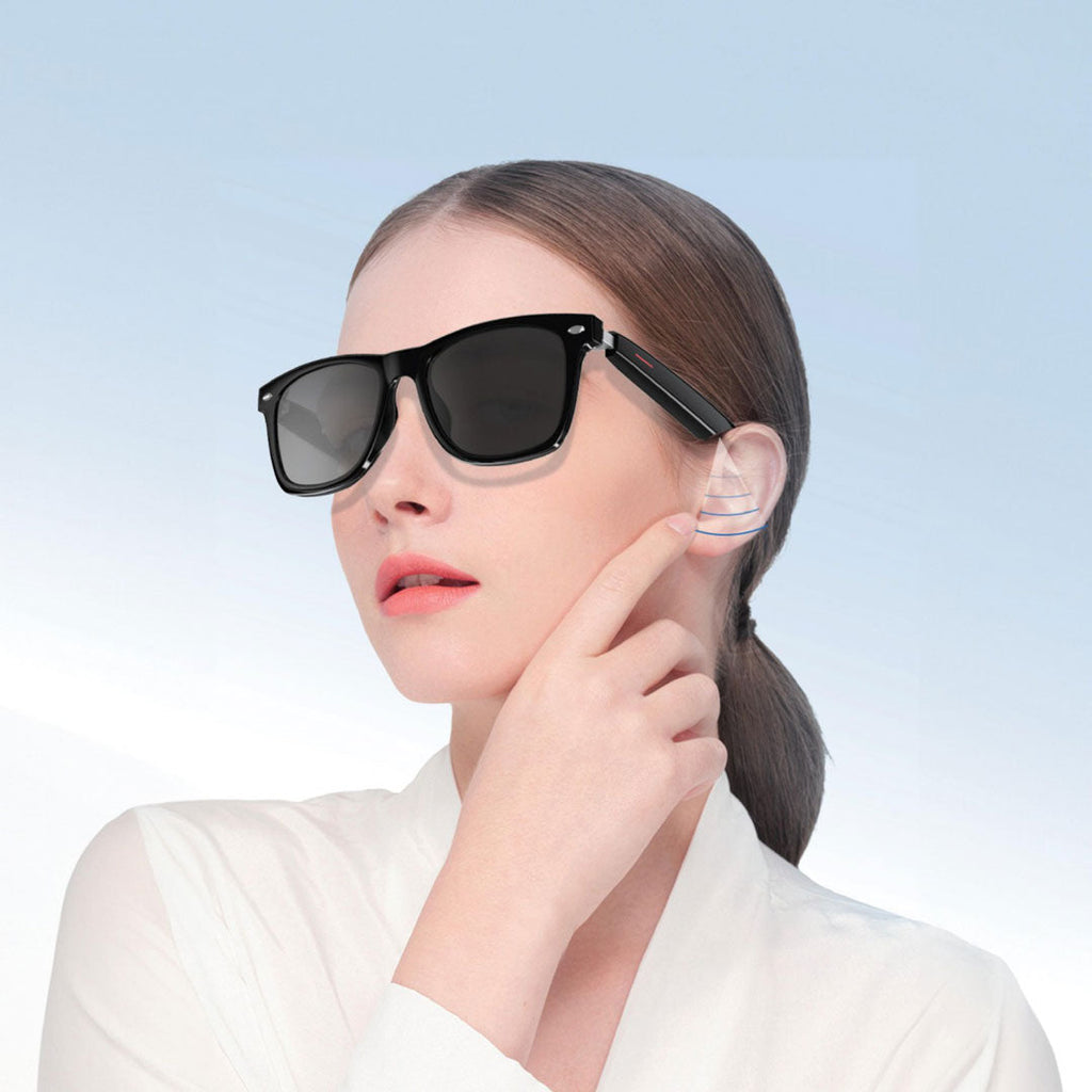 Green Lion Paris 2 smart glasses magnetic charging port detail