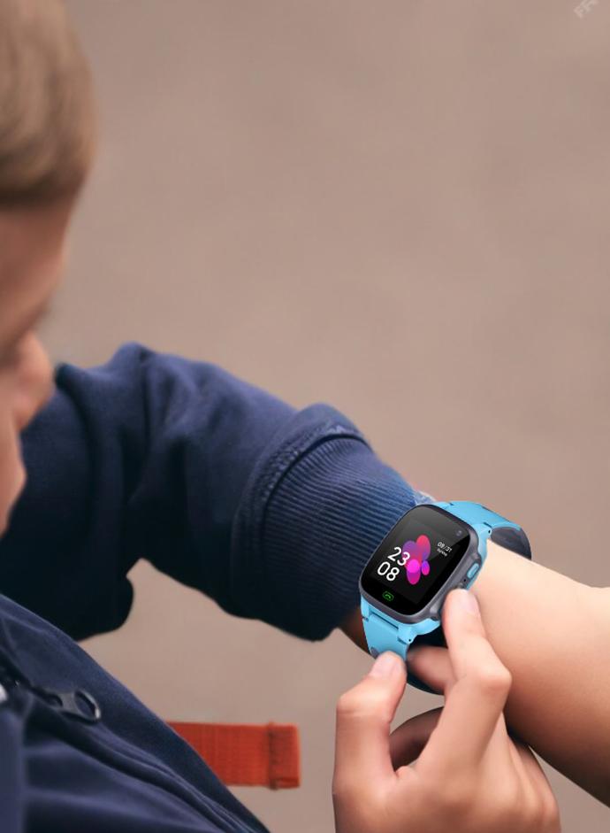Green Lion Kids Smart Watch Series-1 – Lifestyle Shot