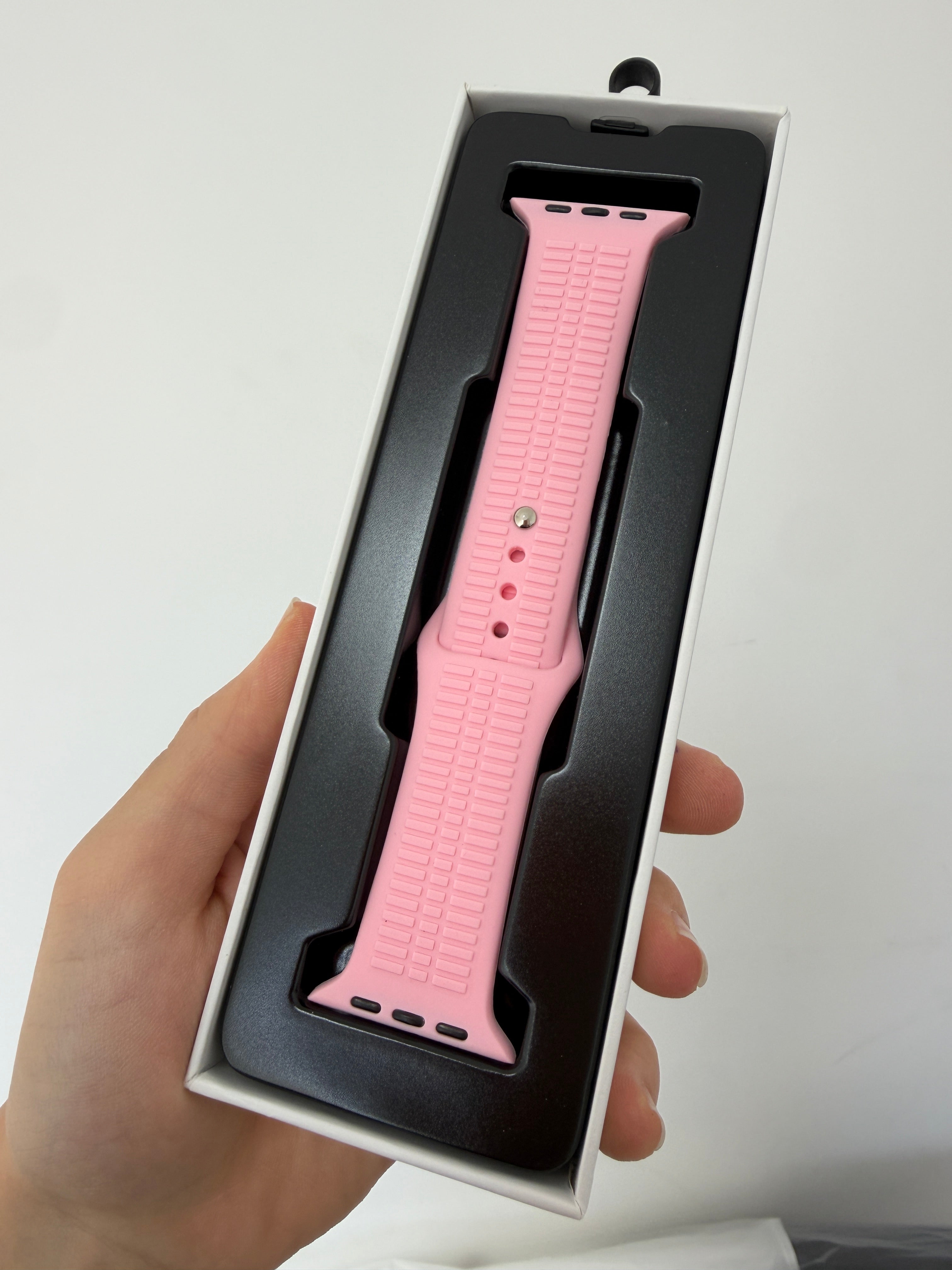 Spigen Rugged Armor Band – Retail Box for Apple Watch 42-49mm
