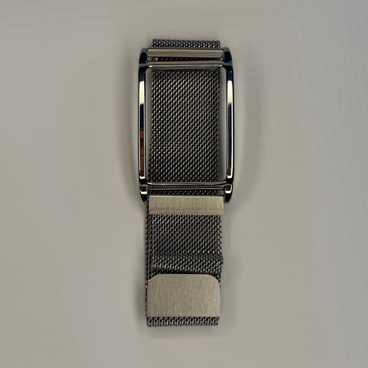WHOOP 4.0 metal wrist band with secure clasp design
