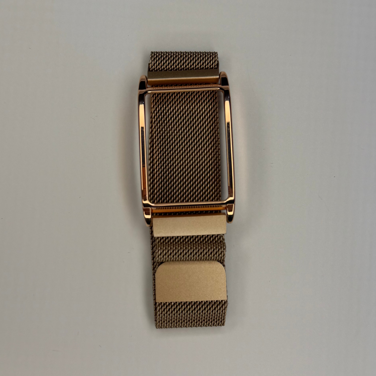 WHOOP 4.0 stainless steel band clasp detail