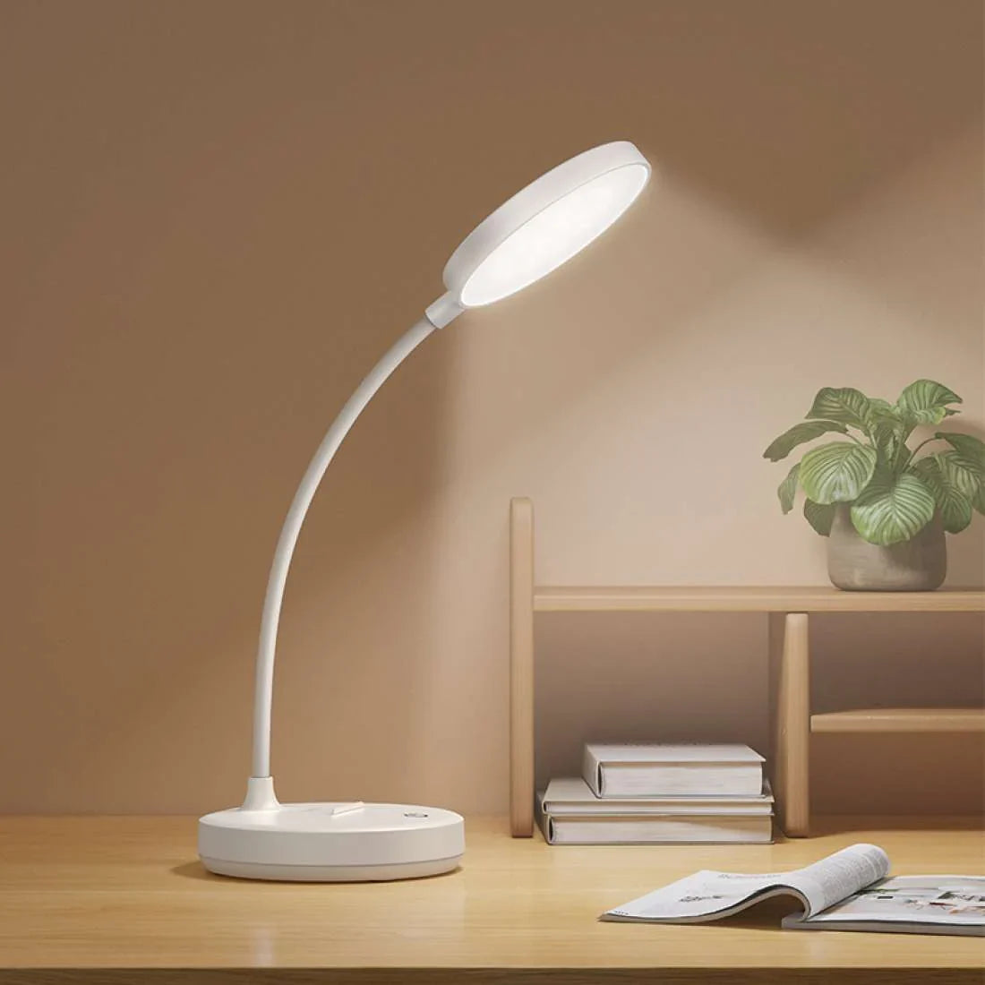 Phone holder function on HOCO HX14 table lamp
