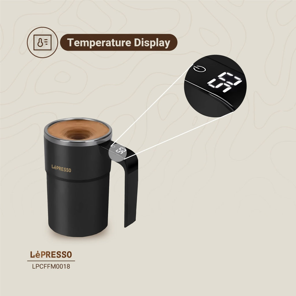 LePresso auto stirring mug real-time temperature display showing current drink temperature on black body
