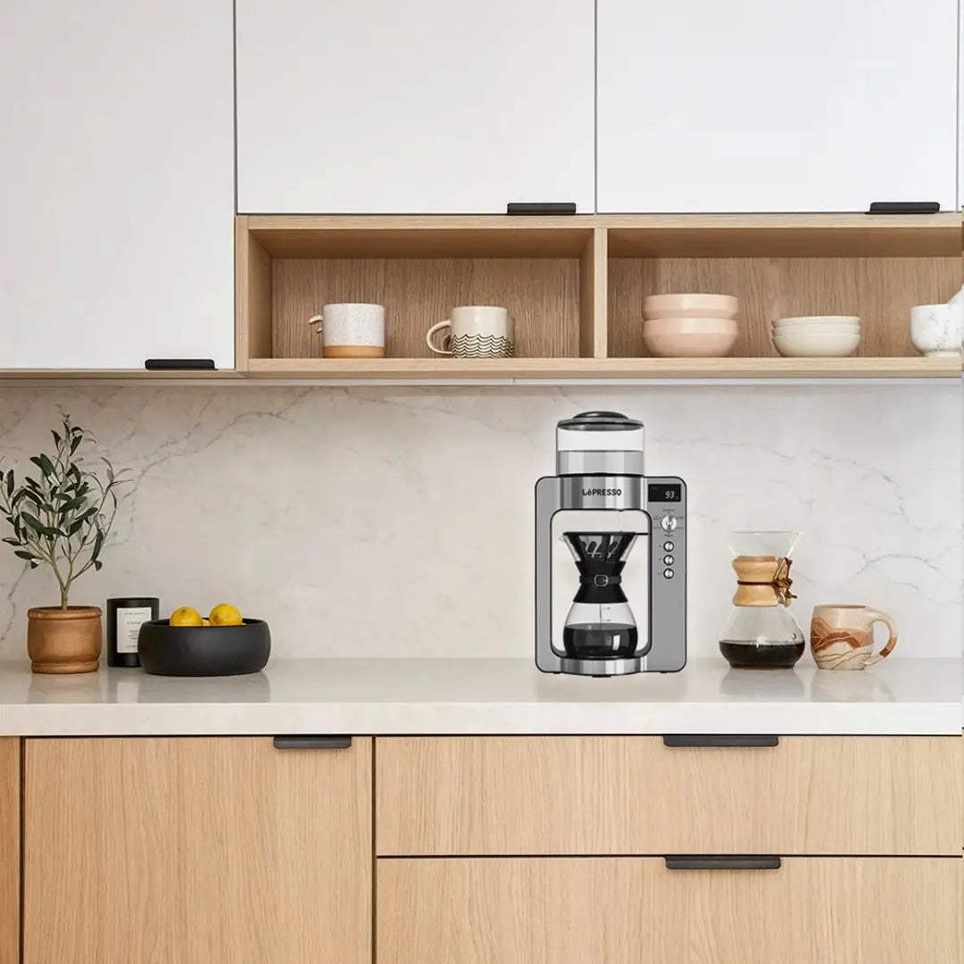 Rotating drip system evenly brewing coffee grounds
