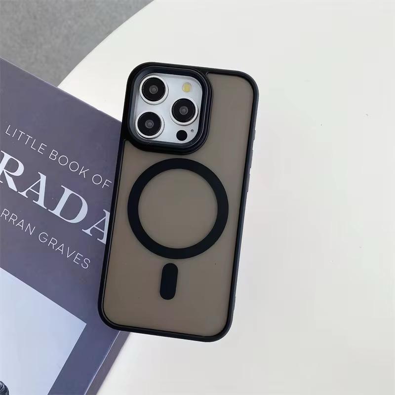 Matte Shockproof MagSafe Case – Black on iPhone 16 Pro Max