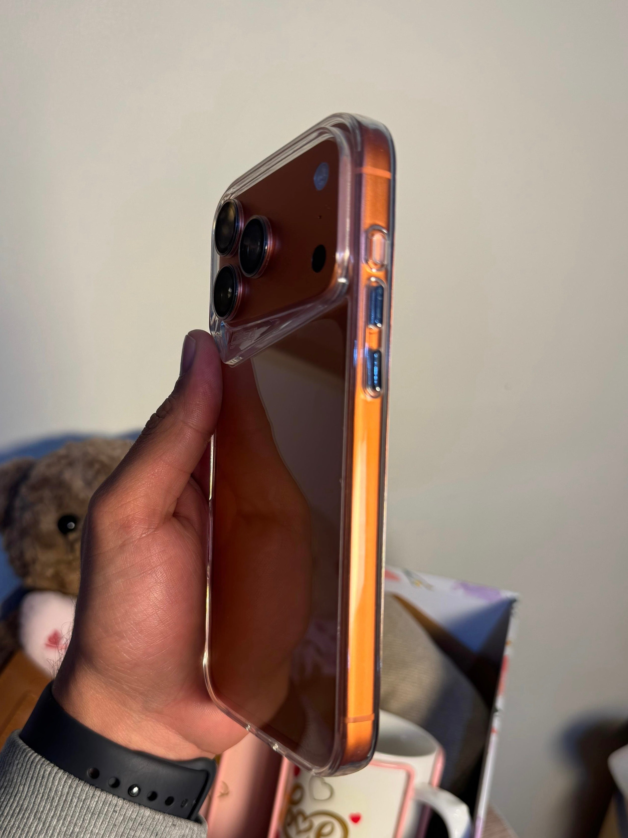 Gear4 Hard Rubber Clear Case – iPhone 17/18 Series
