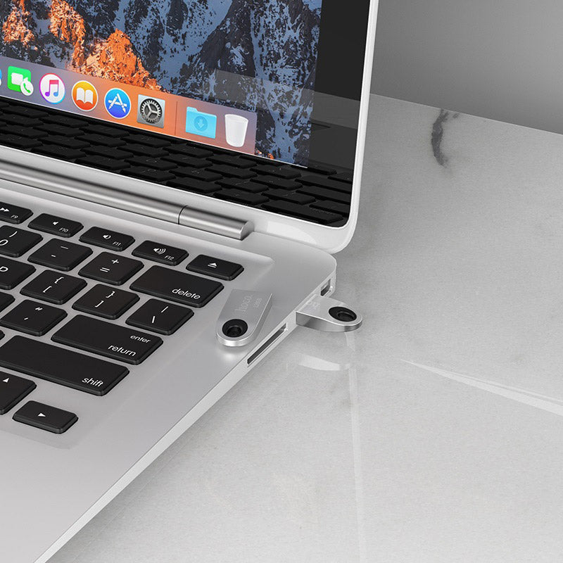 Hoco UD9 USB Flash Drive Connected to Laptop